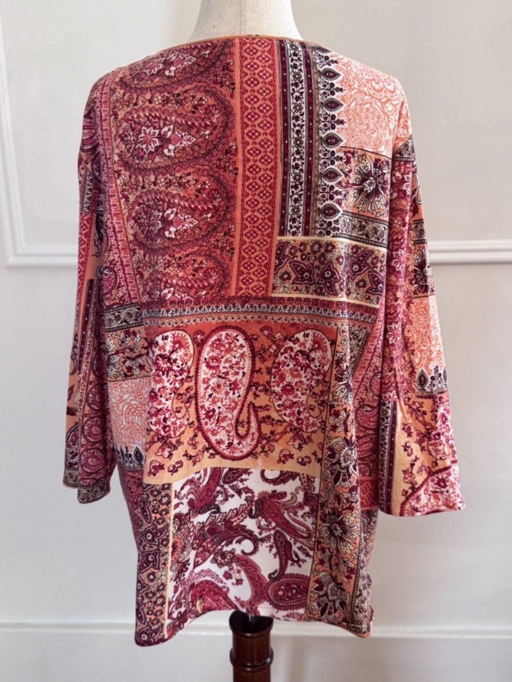 Chico's Pink Paisley Patchwork Tunic Blouse V-Neck Cotton Stretch Size 3 / US XL - Picture 3 of 5